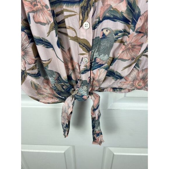 American Eagle Medium Short Sleeve Pink Green Parrot Front Tie Tropical Blouse - Picture 3 of 8